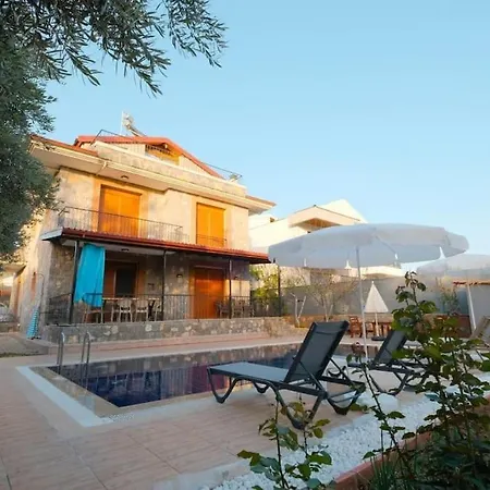 Villa Lueks Bahceli Oezel Havuzlu Fethiye