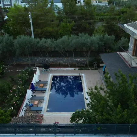 Lueks Bahceli Oezel Havuzlu Villa Fethiye