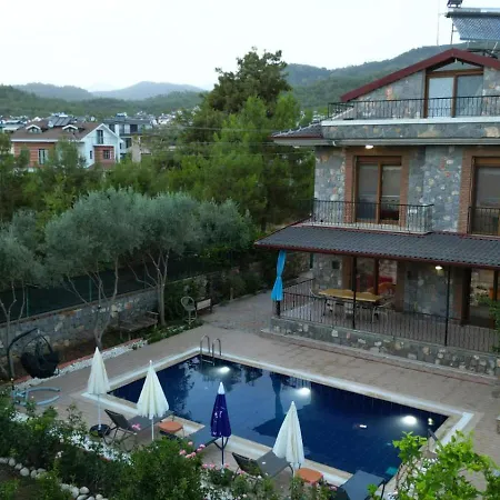 Lueks Bahceli Oezel Havuzlu Fethiye