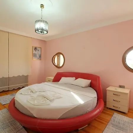 Lueks Bahceli Oezel Havuzlu Villa Fethiye